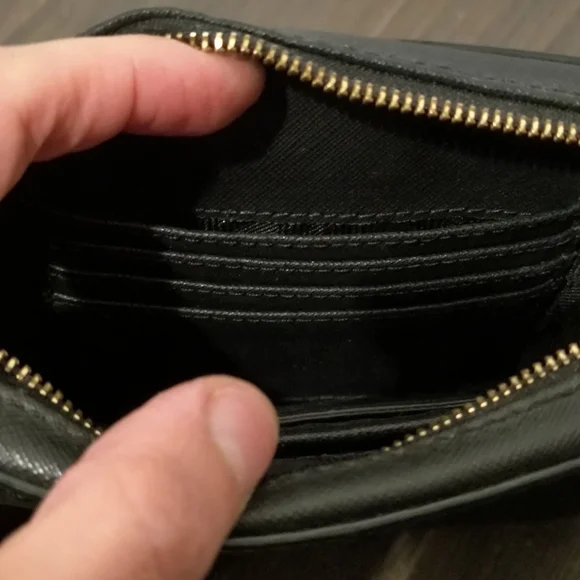 Michael Kors Black Crossbody Bag with Gold Chain - Picture 4 of 7